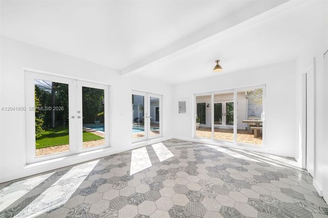 939 W 47th Ct, Miami Beach, FL 33140