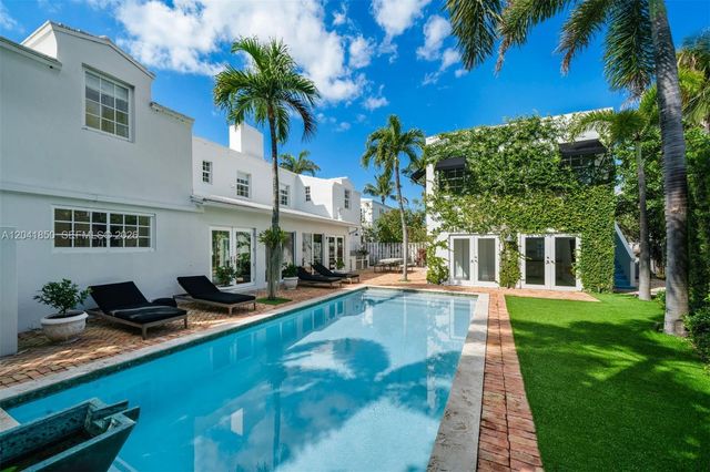 939 W 47th Ct, Miami Beach, FL 33140