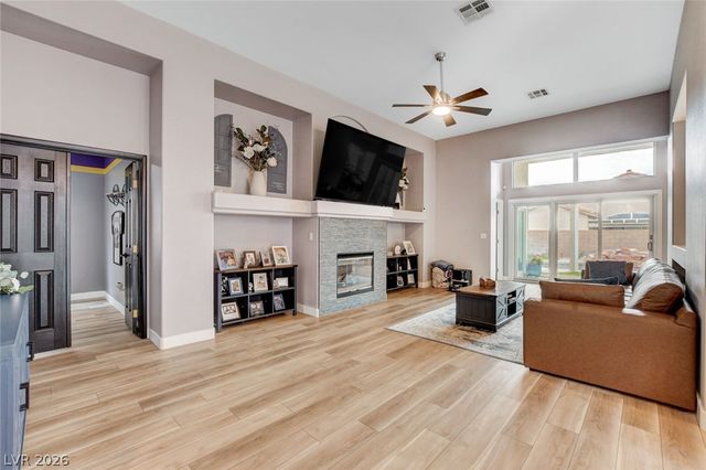 8284 Aurora Peak Avenue, Las Vegas, NV 89131