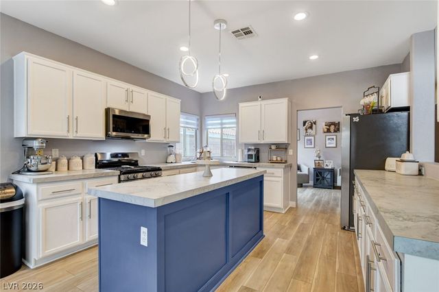 8284 Aurora Peak Avenue, Las Vegas, NV 89131