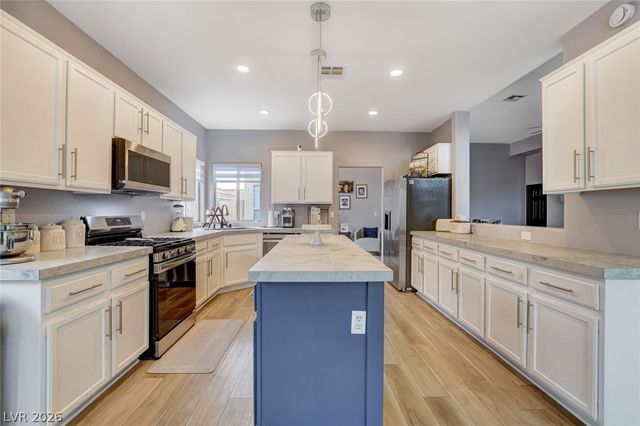 8284 Aurora Peak Avenue, Las Vegas, NV 89131