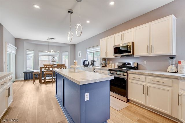 8284 Aurora Peak Avenue, Las Vegas, NV 89131