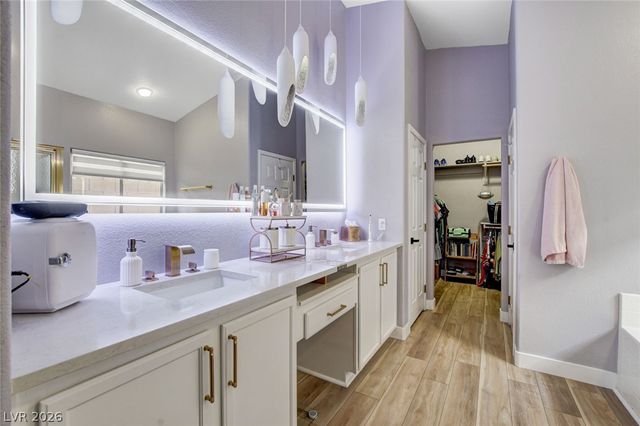 8284 Aurora Peak Avenue, Las Vegas, NV 89131
