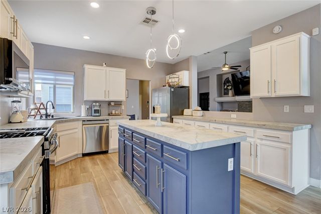 8284 Aurora Peak Avenue, Las Vegas, NV 89131
