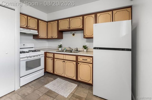 8141 Denwood Drive, Sterling Heights, MI 48312