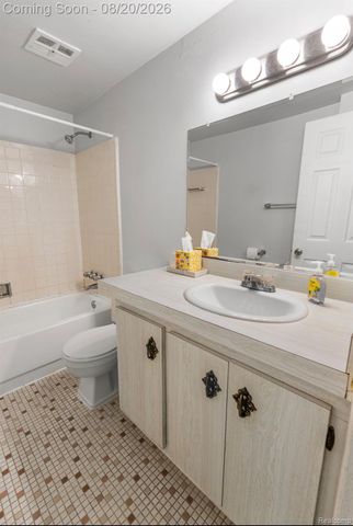 8141 Denwood Drive, Sterling Heights, MI 48312