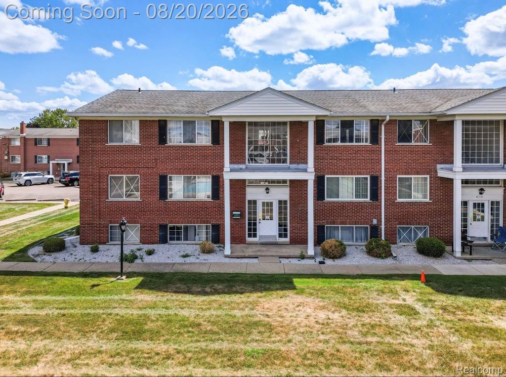 8141 Denwood Drive, Sterling Heights, MI 48312