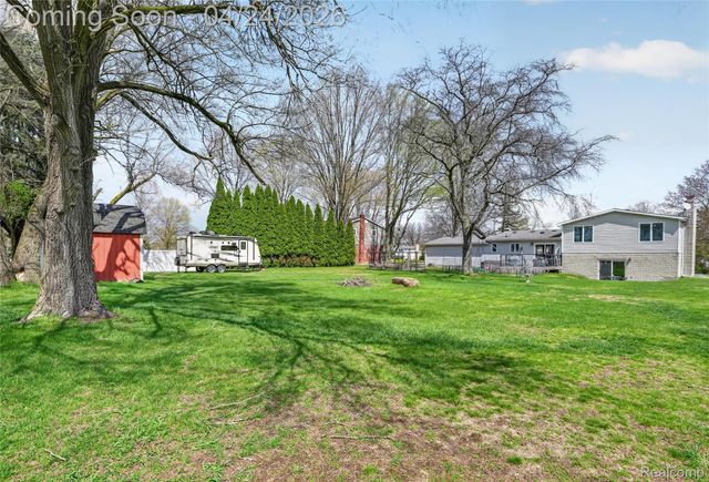 9080 Meadowland Drive, Grand Blanc Charter Township, MI 48439