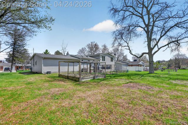 9080 Meadowland Drive, Grand Blanc Charter Township, MI 48439