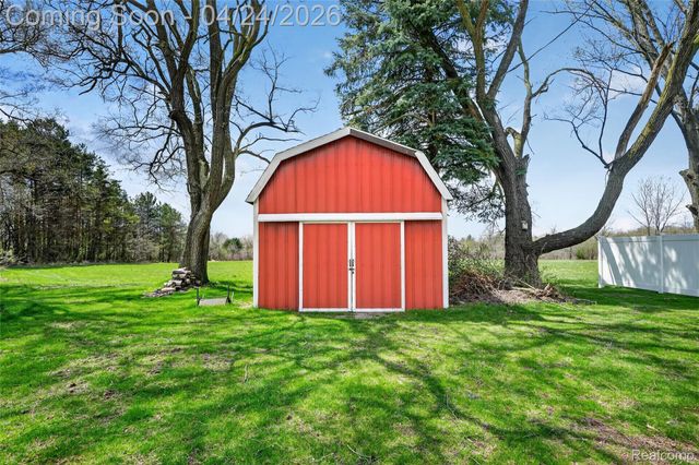 9080 Meadowland Drive, Grand Blanc Charter Township, MI 48439