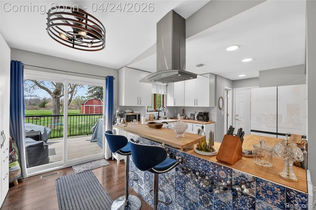 9080 Meadowland Drive, Grand Blanc Charter Township, MI 48439