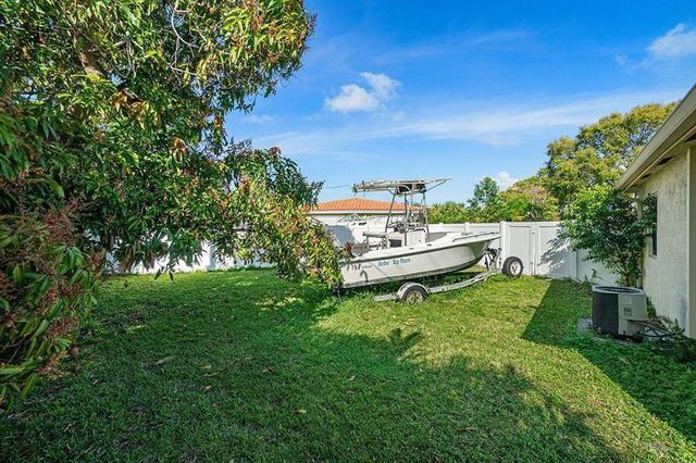 2135 NE 2nd Drive, Boca Raton, FL 33431