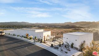 22570 S Summit Ridge Circle, Chatsworth, CA 91311