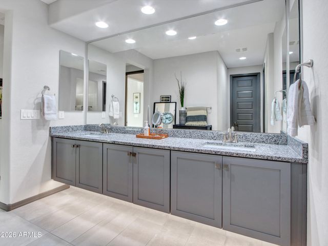 44540 N SONORAN ARROYO Lane, New River, AZ 85087