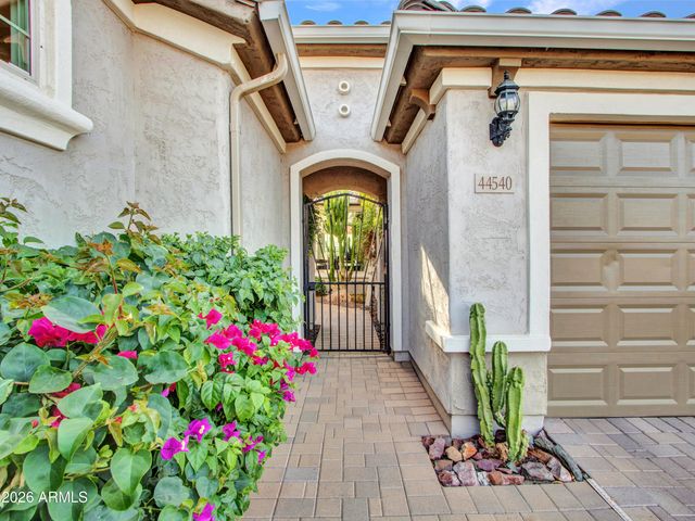 44540 N SONORAN ARROYO Lane, New River, AZ 85087