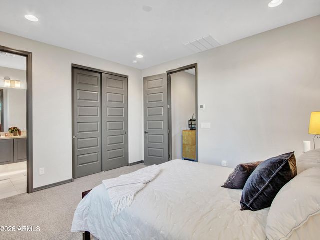 44540 N SONORAN ARROYO Lane, New River, AZ 85087