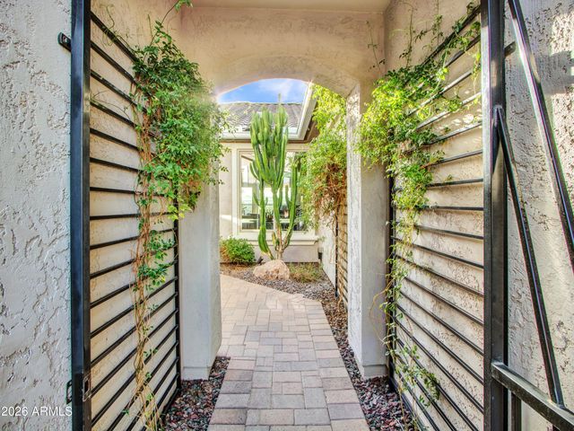 44540 N SONORAN ARROYO Lane, New River, AZ 85087