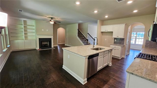 1006 Lakeview Oaks Court, Grayson, GA 30017