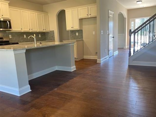 1006 Lakeview Oaks Court, Grayson, GA 30017