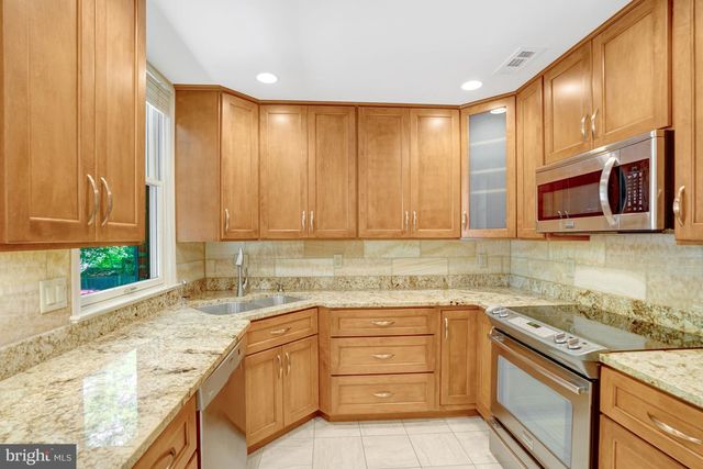 6416 FLEETSIDE CT, Alexandria, VA 22310
