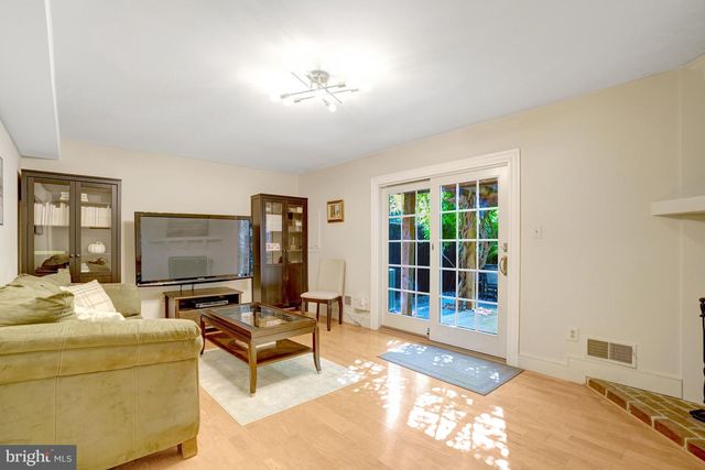 6416 FLEETSIDE CT, Alexandria, VA 22310