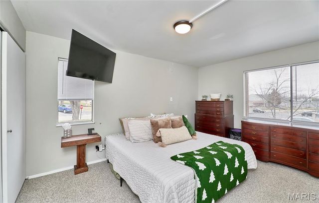 7 Fairways Circle E, St Charles, MO 63303