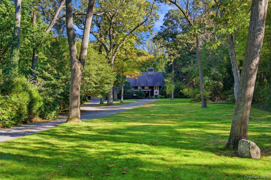 1620 Stewart Lane, Laurel Hollow, NY 11791 — exterior