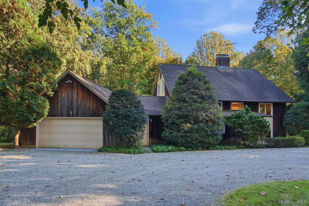 1620 Stewart Lane, Laurel Hollow, NY 11791 — photo 2