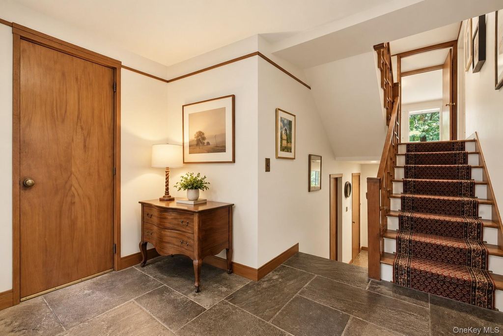 1620 Stewart Lane, Laurel Hollow, NY 11791 — photo 3