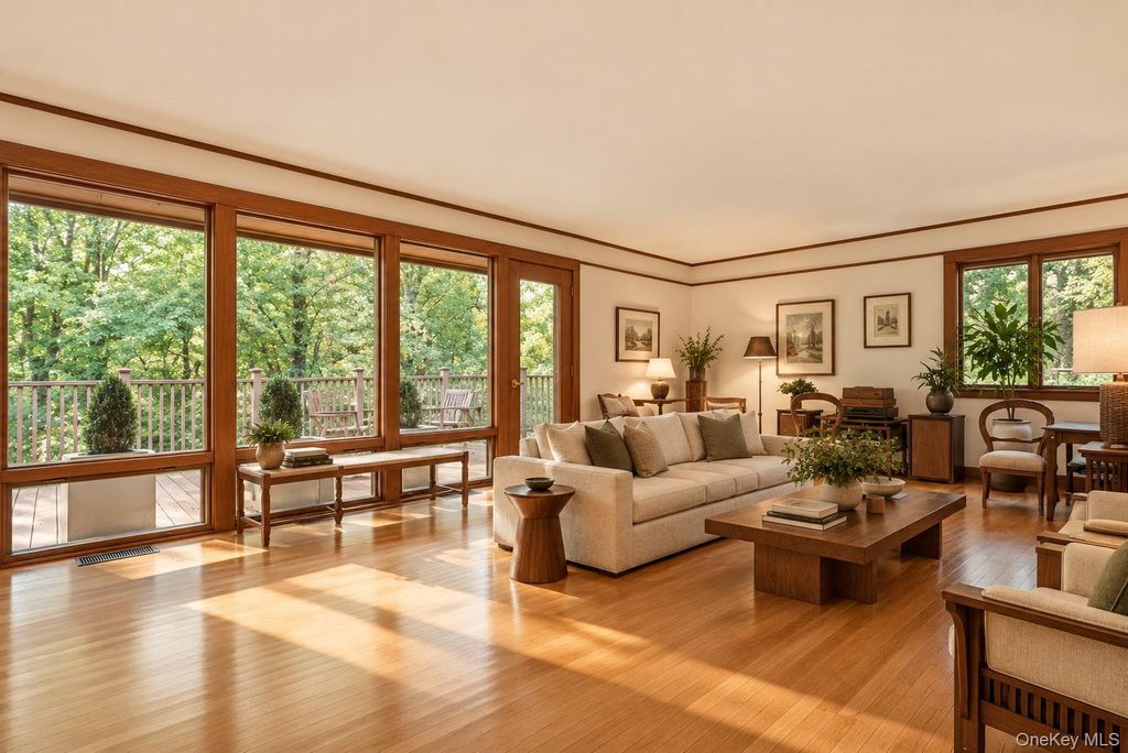1620 Stewart Lane, Laurel Hollow, NY 11791 — photo 4