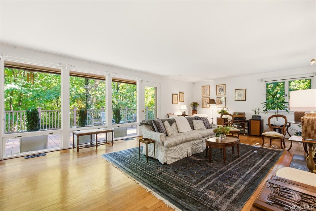 1620 Stewart Lane, Laurel Hollow, NY 11791 — photo 5