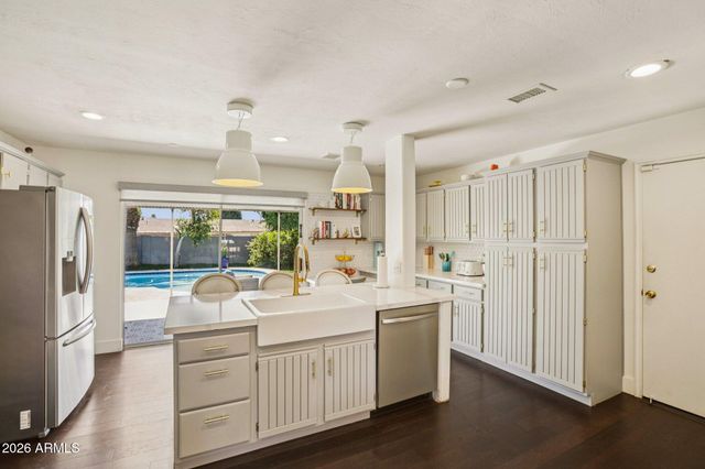 709 E WINTER Drive, Phoenix, AZ 85020