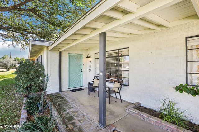 709 E WINTER Drive, Phoenix, AZ 85020