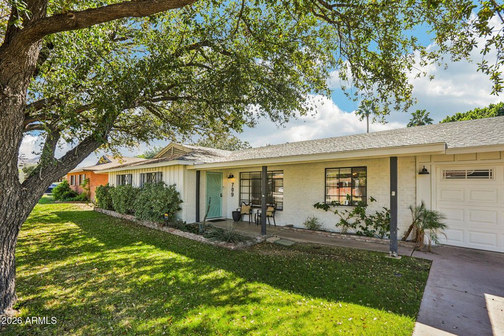709 E WINTER Drive, Phoenix, AZ 85020