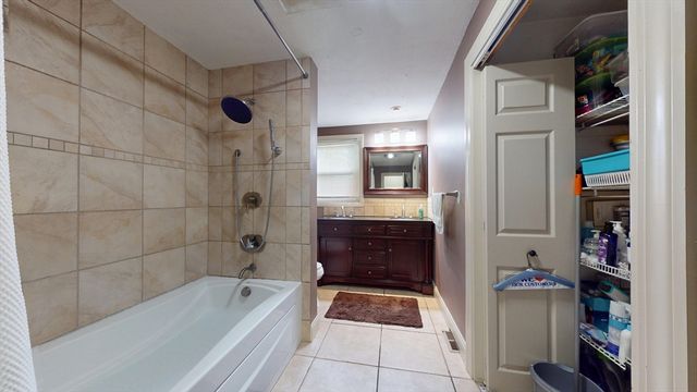 18 Hollis St, Randolph, MA 02368