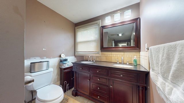18 Hollis St, Randolph, MA 02368