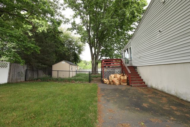 18 Hollis St, Randolph, MA 02368