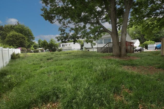 18 Hollis St, Randolph, MA 02368