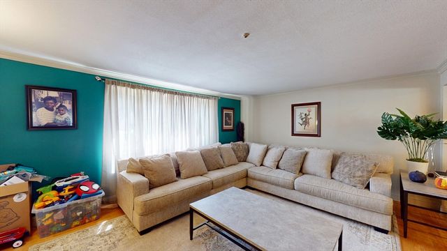 18 Hollis St, Randolph, MA 02368