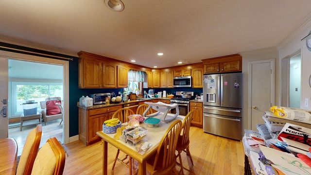 18 Hollis St, Randolph, MA 02368