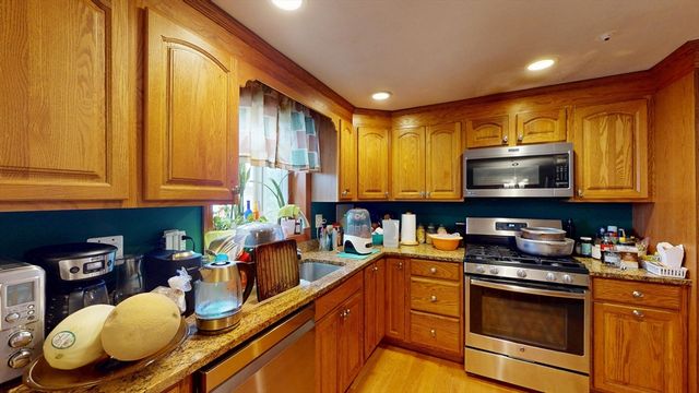 18 Hollis St, Randolph, MA 02368