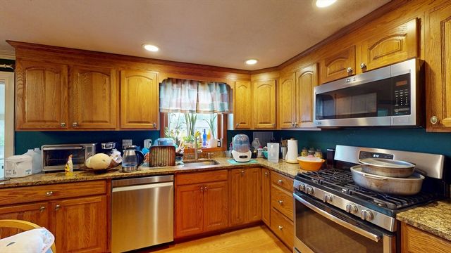 18 Hollis St, Randolph, MA 02368