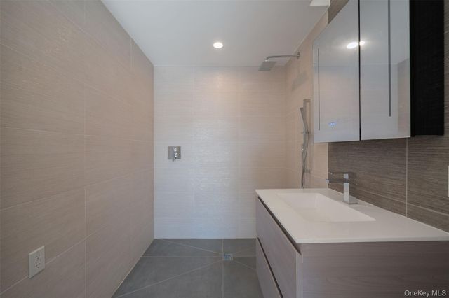 144-49 Northern Blvd 218, Flushing, NY 11354