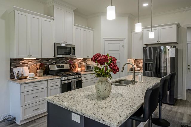 2001 Jason Dr., Whitehouse, TX 75791