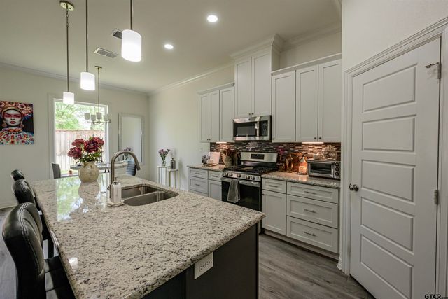 2001 Jason Dr., Whitehouse, TX 75791