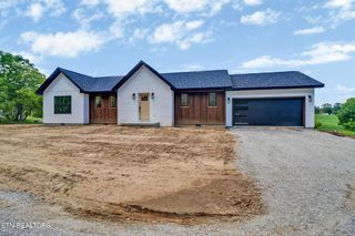 819 Hack Beaty Rd, Grimsley, TN 38565