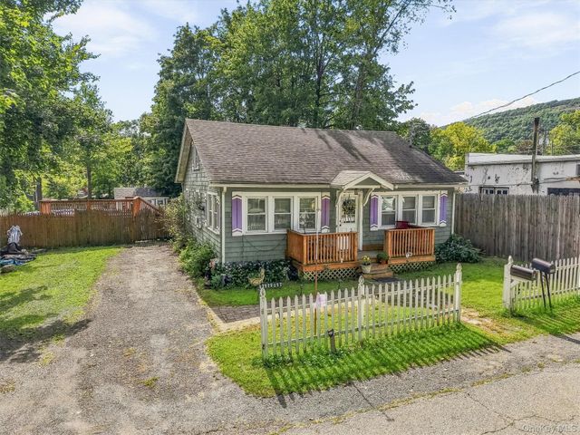 15 Elm Street, Greenwood Lake, NY 10925