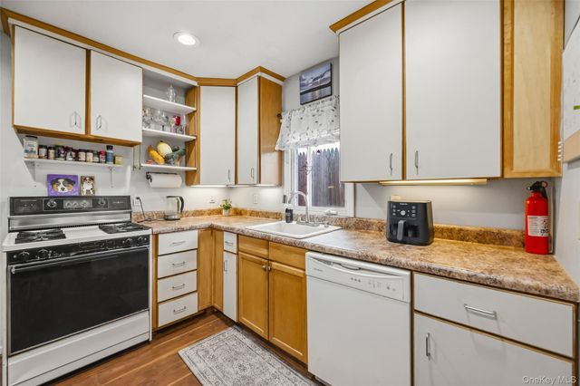 15 Elm Street, Greenwood Lake, NY 10925