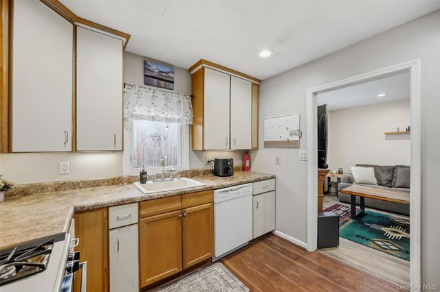 15 Elm Street, Greenwood Lake, NY 10925