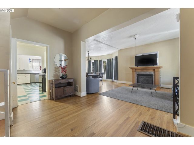 2124 Ne 9TH Ave, Portland, OR 97212